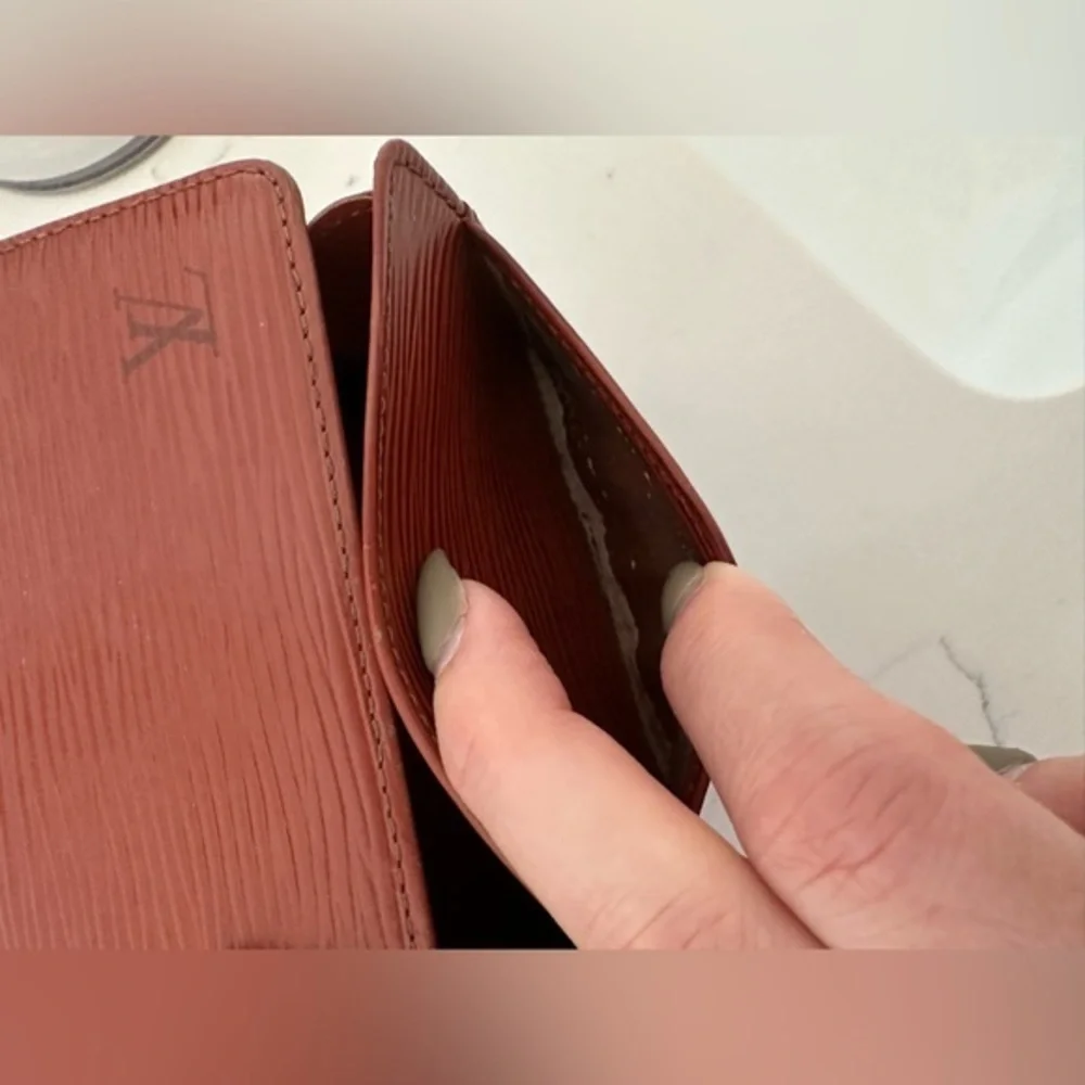 Authentic Louis Vuitton Vintage Epi Leather Sarah wallet